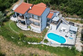 COSTABELLA, BIVIO- stan 1.kat 125m2 s bazenom i pogledom na more  + okućnica, Rijeka, Kвартира