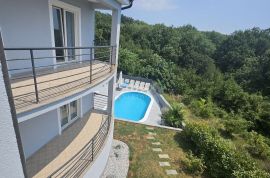 COSTABELLA, BIVIO- stan 1.kat 125m2 s bazenom i pogledom na more  + okućnica, Rijeka, Flat