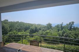 COSTABELLA, BIVIO- stan 1.kat 125m2 s bazenom i pogledom na more  + okućnica, Rijeka, Flat