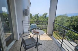 COSTABELLA, BIVIO- stan 1.kat 125m2 s bazenom i pogledom na more  + okućnica, Rijeka, Daire