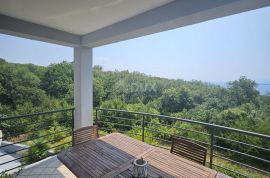 COSTABELLA, BIVIO- stan 1.kat 125m2 s bazenom i pogledom na more  + okućnica, Rijeka, Daire