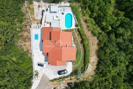 COSTABELLA, BIVIO- stan 1.kat 125m2 s bazenom i pogledom na more  + okućnica, Rijeka, Flat