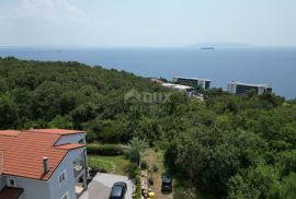 COSTABELLA, BIVIO- stan 1.kat 125m2 s bazenom i pogledom na more  + okućnica, Rijeka, Flat