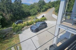 COSTABELLA, BIVIO- stan 1.kat 125m2 s bazenom i pogledom na more  + okućnica, Rijeka, Flat