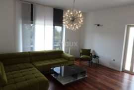 COSTABELLA, BIVIO- stan prizemlje 125m2 s bazenom i pogledom na more  + okućnica, Rijeka, Daire