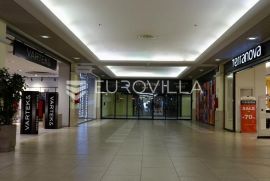 Rijeka, TOWER Centar, uređena trgovina površine 66m2 za dugoročni zakup, Rijeka, Propriedade comercial