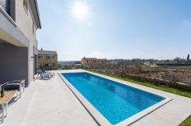 Duplex villa sa bazenom, Novigrad,okolica, Istra, Novigrad, Дом