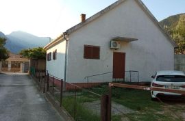 Titulo, Kotor, Casa