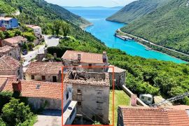 RIJETKOST U PONUDI!!! SAMOSTOJEĆA KUĆA SA POGLEDOM NA MORE U STAROGRADSKOJ JEZGRI, Kršan, Famiglia