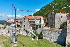 RIJETKOST U PONUDI!!! SAMOSTOJEĆA KUĆA SA POGLEDOM NA MORE U STAROGRADSKOJ JEZGRI, Kršan, Famiglia