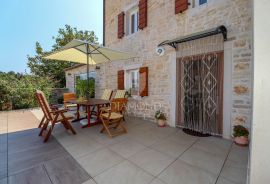 Rovinj, okolica, kamena kuća sa bazenom, Rovinj, House