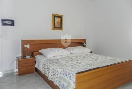 Rovinj, etaža kuće sa dva stana na traženoj lokaciji, Rovinj, Appartement