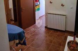 Rovinj, etaža kuće sa dva stana na traženoj lokaciji, Rovinj, Appartement