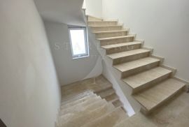 NAJAM, STAN, VELI VRH, 60 M2, 2S+DB, Pula, Appartment