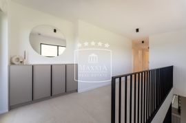 Seline - moderna villa sa bazenom novogradnja!! 870000€, Starigrad, Σπίτι