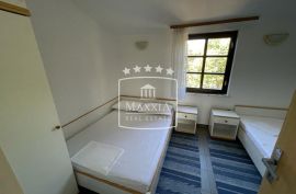 Posedarje - Apartmanska kuća s 8 stambenih jedinica 326 m2, POGLED! 600000€, Posedarje, House