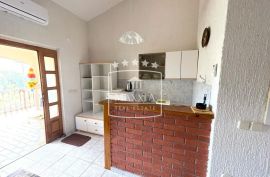 Posedarje - Apartmanska kuća s 8 stambenih jedinica 326 m2, POGLED! 600000€, Posedarje, Σπίτι