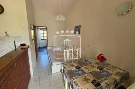 Posedarje - Apartmanska kuća s 8 stambenih jedinica 326 m2, POGLED! 600000€, Posedarje, Haus