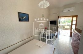 Posedarje - Apartmanska kuća s 8 stambenih jedinica 326 m2, POGLED! 600000€, Posedarje, Σπίτι