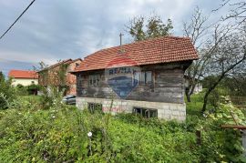 KUĆA 195M2+POSLOVNA ZGRADA 340M2+DRVENA KUĆA 45M2, Oroslavje, House