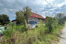 KUĆA 195M2+POSLOVNA ZGRADA 340M2+DRVENA KUĆA 45M2, Oroslavje, House