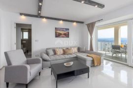 OPATIJA, BREGI - stan u prizemlju 153m2, DB+3S s panoramskim pogledom na more i bazenom, Matulji, Apartamento