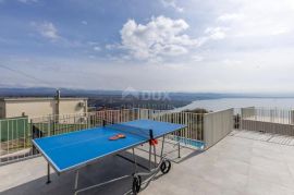 OPATIJA, BREGI - stan u prizemlju 153m2, DB+3S s panoramskim pogledom na more i bazenom, Matulji, Apartamento