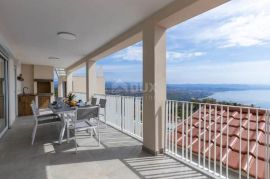 OPATIJA, BREGI - stan u prizemlju 153m2, DB+3S s panoramskim pogledom na more i bazenom, Matulji, Apartamento