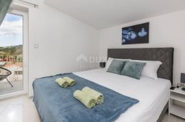 OPATIJA, BREGI - stan 85m2, DB+3S, 2.KAT s panoramskim pogledom na more i bazenom, Matulji, Wohnung