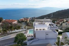 OPATIJA, BREGI - stan u prizemlju 70m2 s panoramskim pogledom na more i bazenom + okućnica 150m2, Matulji, شقة