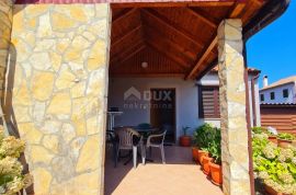 VELI LOŠINJ - apartmanska kuća sa lijepom okućnicom, Mali Lošinj, Famiglia