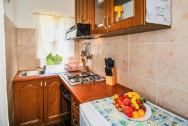 ROGOZNICA, kuća s tri apartmana i predivnim pogledom na more, Rogoznica, Haus