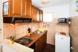 ROGOZNICA, kuća s tri apartmana i predivnim pogledom na more, Rogoznica, Casa