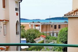 BRODARICA, namješten stan s terasom, vrtom i parkingom, Šibenik - Okolica, Apartamento