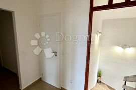 BRODARICA, namješten stan s terasom, vrtom i parkingom, Šibenik - Okolica, Apartamento