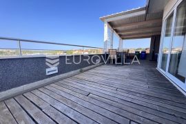 Pula, Pješčana Uvala - prekrasni penthouse s otvorenim pogledom na more - 100m od mora, Medulin, Flat