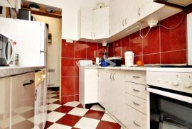 Centar, komforan 3-soban stan s terasom, Rijeka, Appartment