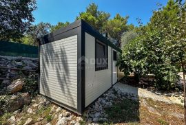 OTOK KRK, GRAD KRK (okolica) - MASLINIK, 1400 m2, sa pomoćnim objektom, samo 150 metara od mora, rijetkost u ponudi, jedinstvena prilika, sniženo!!!, Krk, Arazi