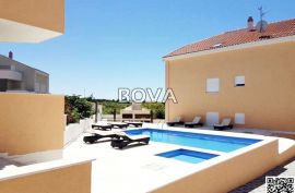 Villa 280 m2 – Novalja *Bazen* (ID-2459/E), Novalja, Famiglia