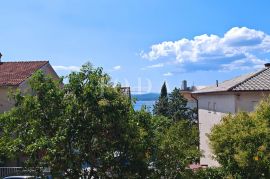 Dvosobni stan s parkingom 200m od mora, Crikvenica, Apartamento