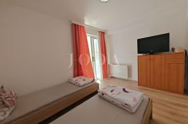 Dvosobni stan s parkingom 200m od mora, Crikvenica, Apartamento