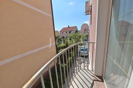 Dvosobni stan s parkingom 200m od mora, Crikvenica, Apartamento