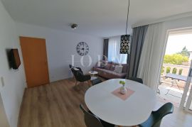 Dvosobni stan s parkingom 200m od mora, Crikvenica, Apartamento