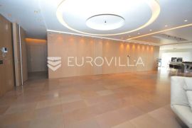 Zagreb, luksuzan, moderan, trosoban penthouse NKP 340 m2 + 3 GPM, Zagreb, Daire