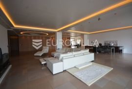 Zagreb, luksuzan, moderan, trosoban penthouse NKP 340 m2 + 3 GPM, Zagreb, Daire