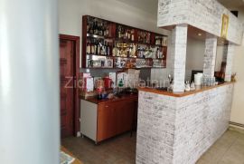 Zemun polje, Plavi horizonti, lokal 190m2, Zemun, Propiedad comercial