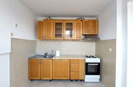 Voždovac-FON-Trosoban stan-renoviran i odmah useljiv, Voždovac, Appartement