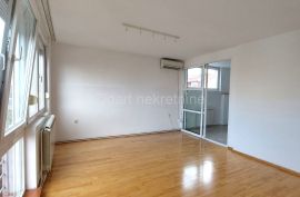 Voždovac-FON-Trosoban stan-renoviran i odmah useljiv, Voždovac, Appartement