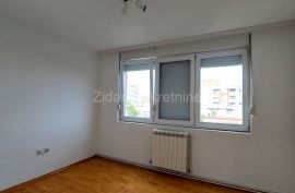 Voždovac-FON-Trosoban stan-renoviran i odmah useljiv, Voždovac, Apartamento