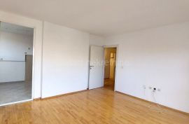 Voždovac-FON-Trosoban stan-renoviran i odmah useljiv, Voždovac, Apartamento